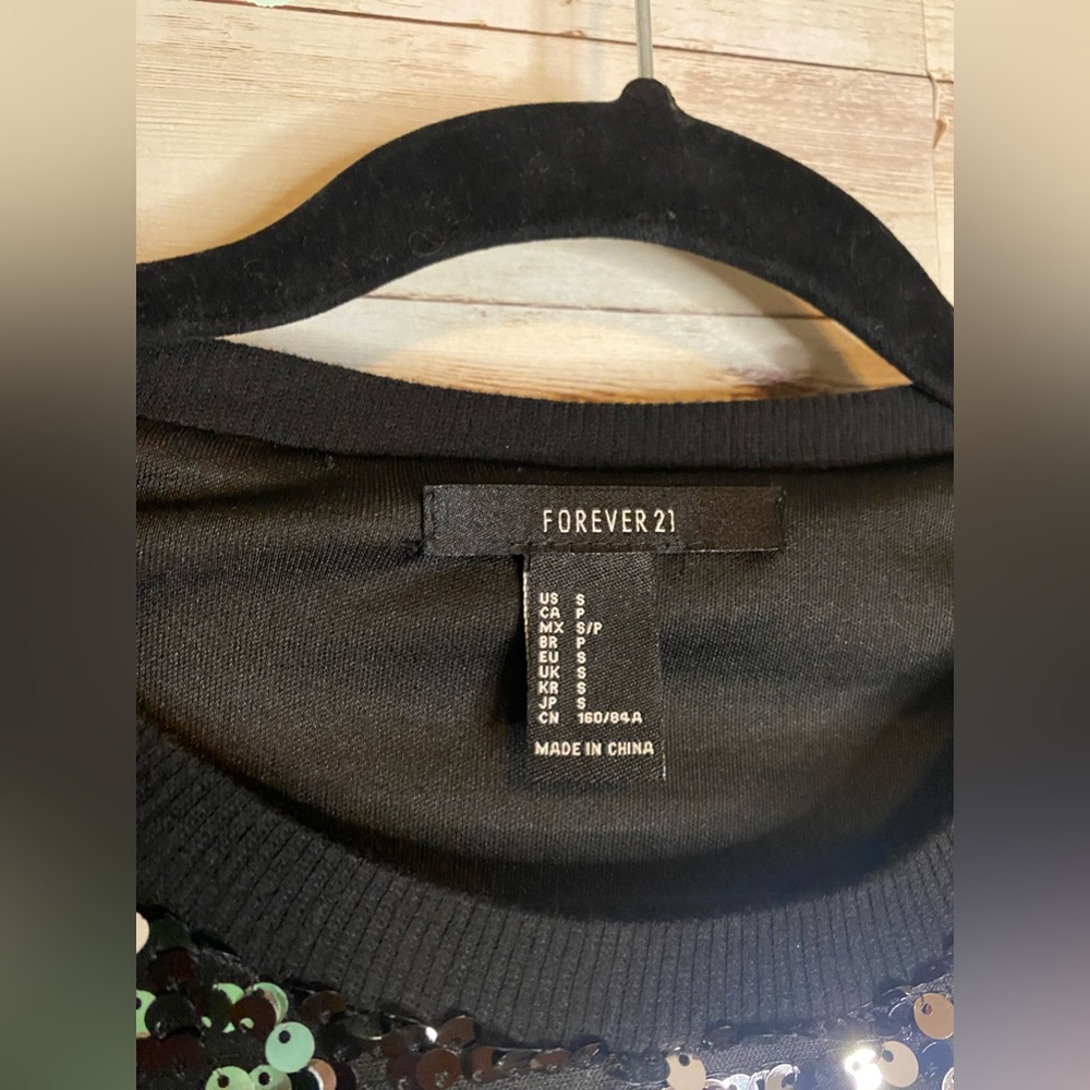 Full 🌟sequined “95’” Forever 21 top PTP 19” 🌟 - Picture 7 of 7